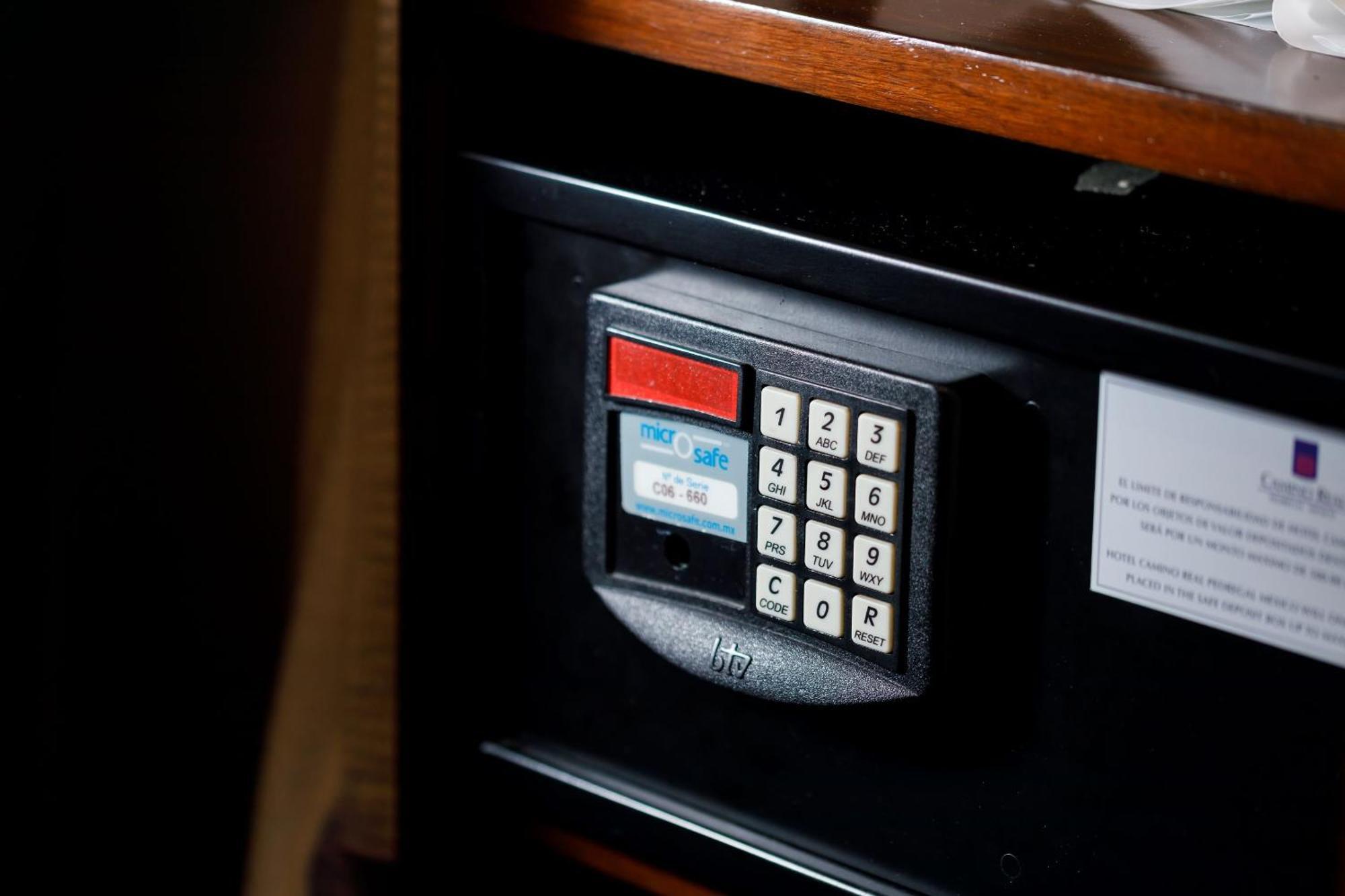 Camino Real Pedregal Mexico 호텔 외부 사진 A safe with a keypad