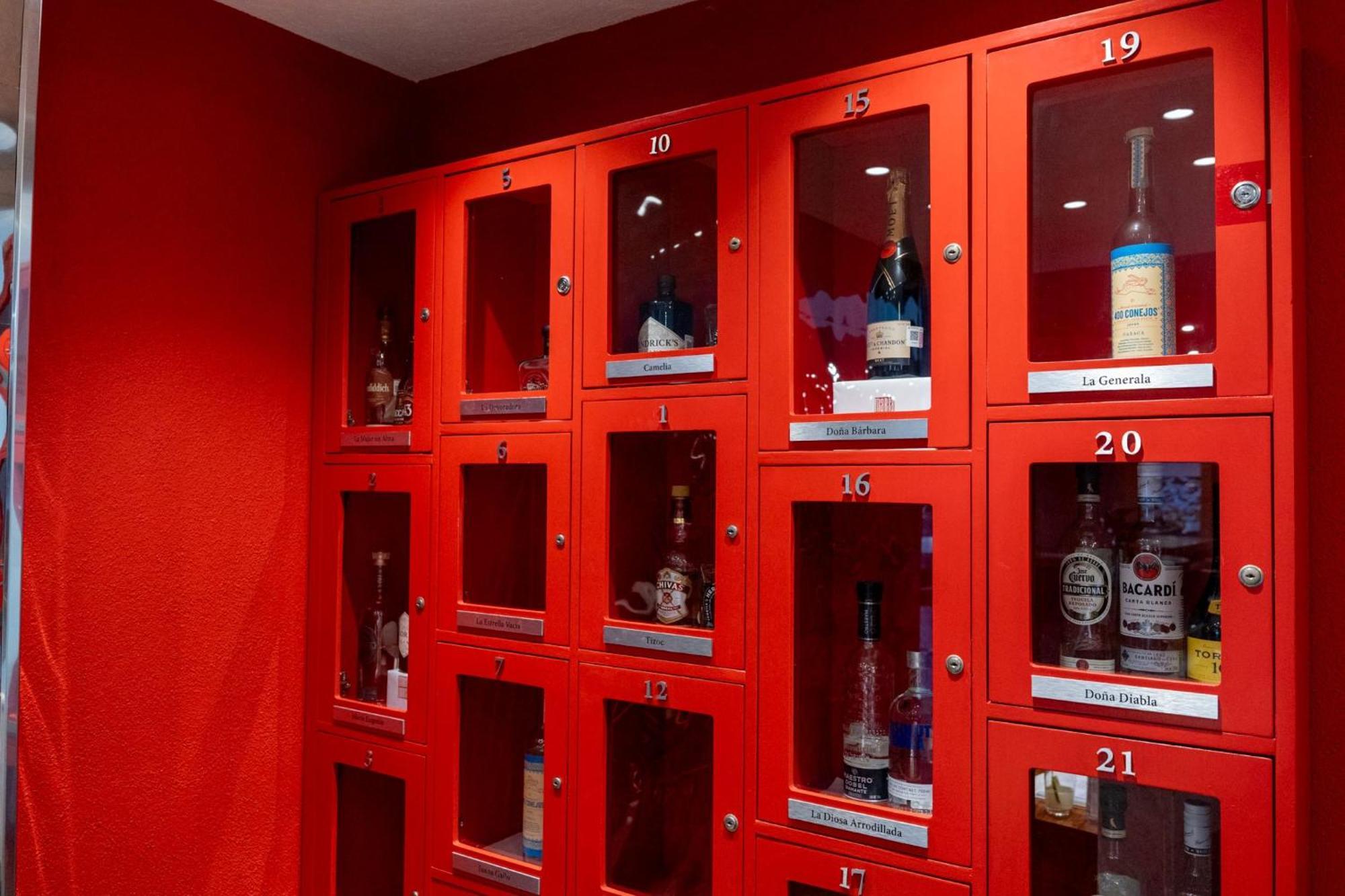 Camino Real Pedregal Mexico 호텔 외부 사진 Wine lockers at a wine bar
